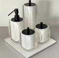 Kit de banheiro 4 peças em resina valência + bandeja cristal Marfim com Preto Fosco
