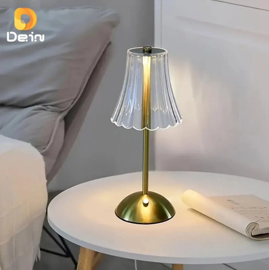Luminária Retrô de Mesa LED Recarregável com Cúpula Transparente e Controle por Toque Dourada