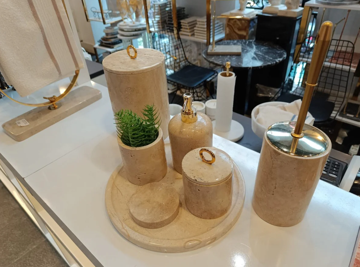Conjunto de banheiro turco clássico com 7 peças em travertino amarelo